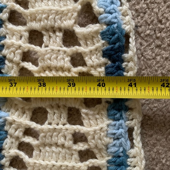 vintage blue & white crochet afghan blanket - Picture 6 of 6